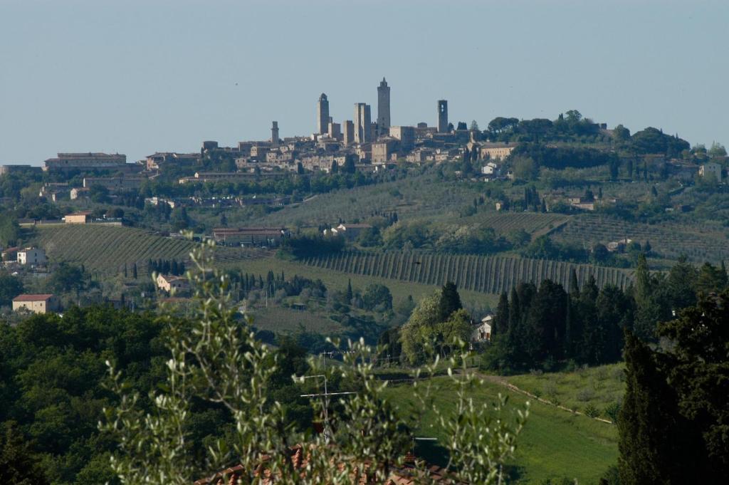 Agriturismo Macinatico سان جيمينيانو المظهر الخارجي الصورة