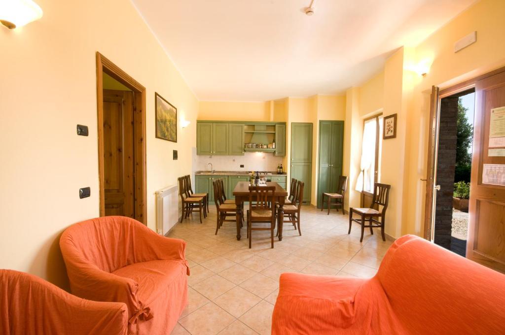 Agriturismo Macinatico سان جيمينيانو الغرفة الصورة