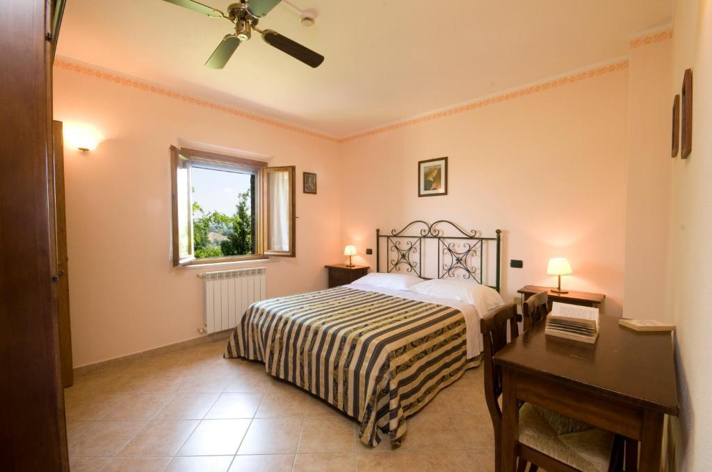 Agriturismo Macinatico سان جيمينيانو الغرفة الصورة