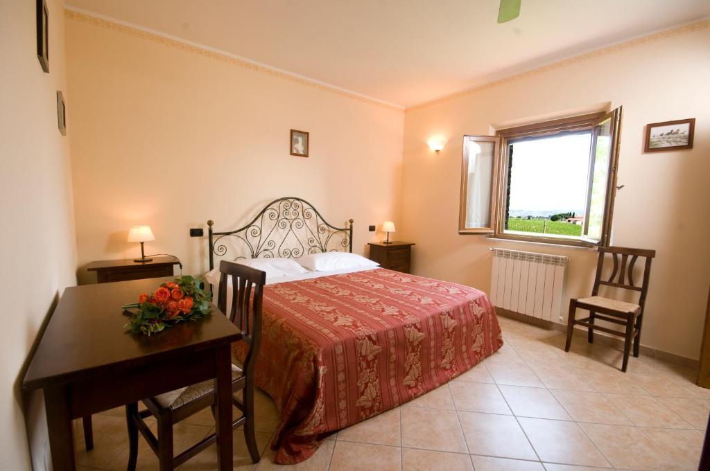 Agriturismo Macinatico سان جيمينيانو الغرفة الصورة