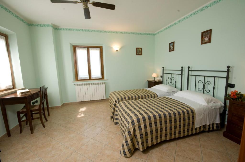 Agriturismo Macinatico سان جيمينيانو الغرفة الصورة