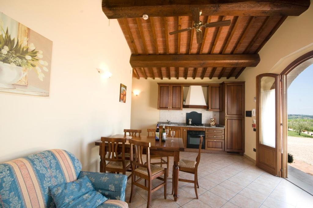 Agriturismo Macinatico سان جيمينيانو الغرفة الصورة